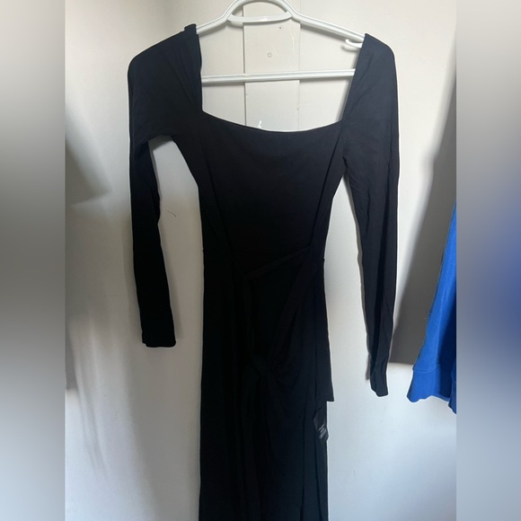 ARITZIA WRAP DRESS - Picture 2 of 3